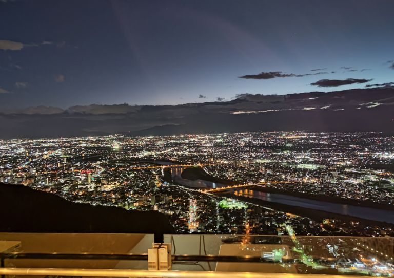 金華山ロープウェー展望台夜景イメージ